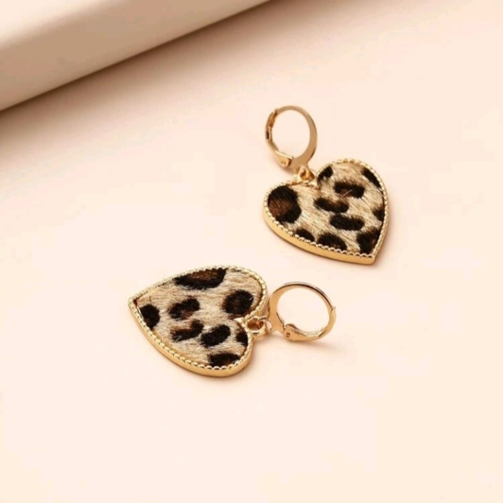 Leopard Heart Earrings - Picture 8 of 10